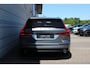 Volvo V60 2.0 T5 Momentum | Achteropkomend verkeer waarschuwing | Autonomous Emergency Braking | Bots herkenning en activatie | Bluetooth telefoonvoorbereiding | Cruise control | Business Pack Connect | Achteruitrijcamera | Voorstoelen verwarmd