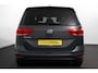Volkswagen Touran 1.5 TSI DSG Highline 7p Navigatie Apple Carplay/Android Auto Parkeersensoren Adaptieve Cruise Control Stoel-en stuurverwarming Elektrische achterklep Getinte ramen Climatronic