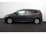 Volkswagen Touran 1.5 TSI DSG Highline 7p Navigatie Apple Carplay/Android Auto Parkeersensoren Adaptieve Cruise Control Stoel-en stuurverwarming Elektrische achterklep Getinte ramen Climatronic