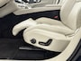 Volvo XC60 T8 Recharge Ultimate Dark | 19" Allseason | Luchtvering |  Geventileerd Nappa | Stoelmassage | Harman Kardon | Trekhaak | Panoramadak | 360 Camera | Getint & Gelaagd Glas