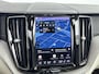 Volvo XC60 T8 Recharge Ultimate Dark | 19" Allseason | Luchtvering |  Geventileerd Nappa | Stoelmassage | Harman Kardon | Trekhaak | Panoramadak | 360 Camera | Getint & Gelaagd Glas