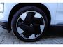 Volvo EX30 Single Motor Extended Range Plus 69 kWh | Apple Carplay/ Android Auto | Elektrisch verstelbare voorstoelen | Voorstoelen verwarmd | Stuurwiel verwarmd | Electronic climate control | 19" Lichtmetalen velgen | Parkeersensoren voor + achter | Warmtepomp |
