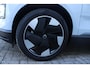 Volvo EX30 Single Motor Extended Range Plus 69 kWh | Apple Carplay/ Android Auto | Elektrisch verstelbare voorstoelen | Voorstoelen verwarmd | Stuurwiel verwarmd | Electronic climate control | 19" Lichtmetalen velgen | Parkeersensoren voor + achter | Warmtepomp |