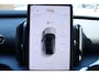 Volvo EX30 Single Motor Extended Range Plus 69 kWh | Apple Carplay/ Android Auto | Elektrisch verstelbare voorstoelen | Voorstoelen verwarmd | Stuurwiel verwarmd | Electronic climate control | 19" Lichtmetalen velgen | Parkeersensoren voor + achter | Warmtepomp |