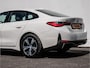 BMW i4 eDrive40 84 kWh Camera/ Navigatie/ Harman-Kardon/ Dab/ Sportstoelen/ Elektr. achterklep