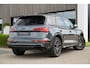 Audi Q5 55 TFSI e S edition | Head-Up | Matrix LED | Adaptieve cruise control | 2 x S-Line | Ambiance verlichting | Parkeercamera | Stoelverwarming | 3-zone climate control | Keyless | Stuurwielverwarming |