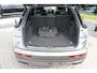 Audi Q5 55 TFSI e S edition | Head-Up | Matrix LED | Adaptieve cruise control | 2 x S-Line | Ambiance verlichting | Parkeercamera | Stoelverwarming | 3-zone climate control | Keyless | Stuurwielverwarming |