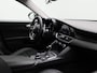 Alfa Romeo Giulia 2.0T | automaat | Climate control | Navigatie | Half-Leder | LMV | Parkeer sensoren | Xenon |