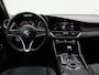 Alfa Romeo Giulia 2.0T | automaat | Climate control | Navigatie | Half-Leder | LMV | Parkeer sensoren | Xenon |