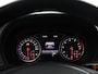 Mercedes-Benz B-klasse 180 Ambition Bluetooth, Cruise control, Parkeersensoren voor/achter, Warmtewerend glas, Audio-navigatie full map, Family Edition-pakket Luxe, comfort en veelzijdigheid in een stijlvolle hatchback. Dankzij het ruime interieur en de hoge zitpositie geniet je van een comfortabele rijervaring, terwijl de hoogwaardige afwerking zo
