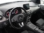 Mercedes-Benz B-klasse 180 Ambition Bluetooth, Cruise control, Parkeersensoren voor/achter, Warmtewerend glas, Audio-navigatie full map, Family Edition-pakket Luxe, comfort en veelzijdigheid in een stijlvolle hatchback. Dankzij het ruime interieur en de hoge zitpositie geniet je van een comfortabele rijervaring, terwijl de hoogwaardige afwerking zo