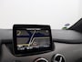Mercedes-Benz B-klasse 180 Ambition Bluetooth, Cruise control, Parkeersensoren voor/achter, Warmtewerend glas, Audio-navigatie full map, Family Edition-pakket Luxe, comfort en veelzijdigheid in een stijlvolle hatchback. Dankzij het ruime interieur en de hoge zitpositie geniet je van een comfortabele rijervaring, terwijl de hoogwaardige afwerking zo