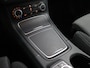 Mercedes-Benz B-klasse 180 Ambition Bluetooth, Cruise control, Parkeersensoren voor/achter, Warmtewerend glas, Audio-navigatie full map, Family Edition-pakket Luxe, comfort en veelzijdigheid in een stijlvolle hatchback. Dankzij het ruime interieur en de hoge zitpositie geniet je van een comfortabele rijervaring, terwijl de hoogwaardige afwerking zo