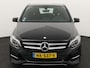 Mercedes-Benz B-klasse 180 Ambition Bluetooth, Cruise control, Parkeersensoren voor/achter, Warmtewerend glas, Audio-navigatie full map, Family Edition-pakket Luxe, comfort en veelzijdigheid in een stijlvolle hatchback. Dankzij het ruime interieur en de hoge zitpositie geniet je van een comfortabele rijervaring, terwijl de hoogwaardige afwerking zo