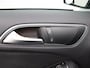 Mercedes-Benz B-klasse 180 Ambition Bluetooth, Cruise control, Parkeersensoren voor/achter, Warmtewerend glas, Audio-navigatie full map, Family Edition-pakket Luxe, comfort en veelzijdigheid in een stijlvolle hatchback. Dankzij het ruime interieur en de hoge zitpositie geniet je van een comfortabele rijervaring, terwijl de hoogwaardige afwerking zo