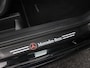 Mercedes-Benz B-klasse 180 Ambition Bluetooth, Cruise control, Parkeersensoren voor/achter, Warmtewerend glas, Audio-navigatie full map, Family Edition-pakket Luxe, comfort en veelzijdigheid in een stijlvolle hatchback. Dankzij het ruime interieur en de hoge zitpositie geniet je van een comfortabele rijervaring, terwijl de hoogwaardige afwerking zo