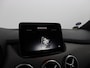 Mercedes-Benz B-klasse 180 Ambition Bluetooth, Cruise control, Parkeersensoren voor/achter, Warmtewerend glas, Audio-navigatie full map, Family Edition-pakket Luxe, comfort en veelzijdigheid in een stijlvolle hatchback. Dankzij het ruime interieur en de hoge zitpositie geniet je van een comfortabele rijervaring, terwijl de hoogwaardige afwerking zo