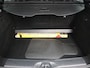 Mercedes-Benz B-klasse 180 Ambition Bluetooth, Cruise control, Parkeersensoren voor/achter, Warmtewerend glas, Audio-navigatie full map, Family Edition-pakket Luxe, comfort en veelzijdigheid in een stijlvolle hatchback. Dankzij het ruime interieur en de hoge zitpositie geniet je van een comfortabele rijervaring, terwijl de hoogwaardige afwerking zo