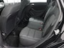 Mercedes-Benz B-klasse 180 Ambition Bluetooth, Cruise control, Parkeersensoren voor/achter, Warmtewerend glas, Audio-navigatie full map, Family Edition-pakket Luxe, comfort en veelzijdigheid in een stijlvolle hatchback. Dankzij het ruime interieur en de hoge zitpositie geniet je van een comfortabele rijervaring, terwijl de hoogwaardige afwerking zo