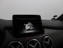 Mercedes-Benz B-klasse 180 Ambition Bluetooth, Cruise control, Parkeersensoren voor/achter, Warmtewerend glas, Audio-navigatie full map, Family Edition-pakket Luxe, comfort en veelzijdigheid in een stijlvolle hatchback. Dankzij het ruime interieur en de hoge zitpositie geniet je van een comfortabele rijervaring, terwijl de hoogwaardige afwerking zo