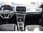Volkswagen T-Roc 1.5 TSI Style 150PK TREKHAAK|AUTOMAAT | Achteruitrijcamera standaard | Airco (automatisch) | Stuurwiel verwarmd