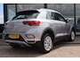 Volkswagen T-Roc 1.5 TSI Style 150PK TREKHAAK|AUTOMAAT | Achteruitrijcamera standaard | Airco (automatisch) | Stuurwiel verwarmd
