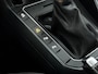 Volkswagen Taigo 1.0 TSI R-Line Camera, Navi, Stoelverwarming, Virtual desk, Cruise control adaptief, Zelf inparkeren, A start stop, Licnhtmetalen velgen