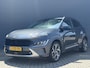 Hyundai Kona 1.6 GDI HEV Premium All Season Banden | Elektrisch Verstelbare Stoelen | Lederen Bekleding | Adaptive Cruise Control | Achteruitrijcamera | Led | Stoel & Stuurverwarming | 18 Inch Lichtmetalen Velgen