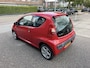 Peugeot 107 1.0-12V XR Inruilauto’s tegen vaste prijzen. Voor meer info: 0638140850 Bij de verkoop van gebruikte voertuigen door CD-Cars wordt geen standaard garantie verstrekt. De koper aanvaardt het voertuig in de staat waarin het zich bevindt op het moment van aankoop