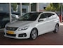Peugeot 308 SW 2.0 BlueHDI Blue Lease Premium Nederlandse auto 2.0 HDI AUTOMAAT 99547 NAP laatste beurt bij 88118 met oa camera trekhaak pdc navigatie stoelverwarming panorama dak pdc getinte ramen trekgewicht 1400kg geremd