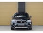 BMW X1 sDrive20i Orange Edition III * Trekhaak * Schuifdak * Head-up * LED * Stuurverwarming *