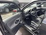 Toyota Yaris Cross 1.5 Hybrid GR Sport Panoramadak, Stoelverwarming, Parkeersensoren voor + achter, GR Sport interieur en exterieur delen.