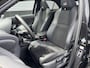 Toyota Yaris Cross 1.5 Hybrid GR Sport Panoramadak, Stoelverwarming, Parkeersensoren voor + achter, GR Sport interieur en exterieur delen.