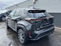 Toyota Yaris Cross 1.5 Hybrid GR Sport Panoramadak, Stoelverwarming, Parkeersensoren voor + achter, GR Sport interieur en exterieur delen.