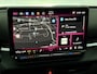 Volkswagen T-Roc 1.5 TSI R-Line Edition Black on Black Nieuwe model!, Panoramadak, Camera, Iq lights, Navi, Half leder, Stoel/Stuurverwarming, Cruise control adaptief, Sfeerverlichting, Elektrische trekhaak, Elektrische achterklep, Keyless start,