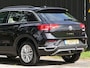 Volkswagen T-Roc 1.5 TSI AUTOMAAT | verwarmd stuur | Apple Carplay / Android auto | trekhaak