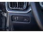 Volvo V60 2.0 B3 momentum advantage nlauto trekhaak | camera | pdc | ledere bekleding | adaptive cruise | stoelverwarming | CarPlay