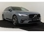 Volvo V90 T6 RECHARGE AWD R-DESIGN -PANO.DAK|HARMAN/KARDON|BLIS|360°CAM|HEAD-UP DISP.|LUCHTVERING|GEVENT.LEDER|STANDKACHEL|ADAP.LED|ADAP.CRUISE|TREKHAAK|20"|SoH:89%