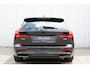 Volvo V60 2.0 T8 Plug-in hybrid AWD Plus Dark | Elektrisch verstelbare stoelen met geheugenfunctie | Premium audiosysteem van Harman Kardon | Semi-elektrische trekhaak | Stoelverwarming vóór en achter | Stuurverwarming | 360°-camera