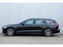 Volvo V60 2.0 T8 Plug-in hybrid AWD Plus Dark | Elektrisch verstelbare stoelen met geheugenfunctie | Premium audiosysteem van Harman Kardon | Semi-elektrische trekhaak | Stoelverwarming vóór en achter | Stuurverwarming | 360°-camera