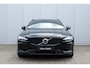 Volvo V60 2.0 T8 Plug-in hybrid AWD Plus Dark | Elektrisch verstelbare stoelen met geheugenfunctie | Premium audiosysteem van Harman Kardon | Semi-elektrische trekhaak | Stoelverwarming vóór en achter | Stuurverwarming | 360°-camera
