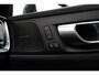 Volvo V60 2.0 T8 Plug-in hybrid AWD Plus Dark | Elektrisch verstelbare stoelen met geheugenfunctie | Premium audiosysteem van Harman Kardon | Semi-elektrische trekhaak | Stoelverwarming vóór en achter | Stuurverwarming | 360°-camera