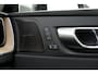 Volvo XC60 2.0 T6 Plug-in hybrid AWD Ultra Dark | Trekhaak | Panoramadak | Head up display | 360 graden camera | Verwarmbare voorstoelen stuurwiel en achterbank | Premium audio by Harman Kardon |