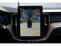 Volvo XC60 2.0 T6 Plug-in hybrid AWD Ultra Dark | Trekhaak | Panoramadak | Head up display | 360 graden camera | Verwarmbare voorstoelen stuurwiel en achterbank | Premium audio by Harman Kardon |