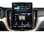 Volvo XC60 2.0 T6 Plug-in hybrid AWD Ultra Dark | Trekhaak | Panoramadak | Head up display | 360 graden camera | Verwarmbare voorstoelen stuurwiel en achterbank | Premium audio by Harman Kardon |