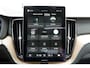 Volvo XC60 2.0 T6 Plug-in hybrid AWD Ultra Dark | Trekhaak | Panoramadak | Head up display | 360 graden camera | Verwarmbare voorstoelen stuurwiel en achterbank | Premium audio by Harman Kardon |