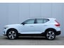 Volvo XC40 2.0 B4 Plus Dark Premium Audio By Harman en Kardon|Trekhaak Semi Elektrisch | Google Services | Verwarmbare Voorruit | Adaptieve Cruise Control Met Stuurhulp | BLIS Dodehoekdetectie | Keyless Entry | Elektrische Achterklep Met Sensorsturing | Verwarmbare Voorstoelen | Stuurverwarming | Park Assist Voor & Achter incl. Achteruitrijcamera