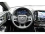 Volvo XC40 2.0 B4 Plus Dark Premium Audio By Harman en Kardon|Trekhaak Semi Elektrisch | Google Services | Verwarmbare Voorruit | Adaptieve Cruise Control Met Stuurhulp | BLIS Dodehoekdetectie | Keyless Entry | Elektrische Achterklep Met Sensorsturing | Verwarmbare Voorstoelen | Stuurverwarming | Park Assist Voor & Achter incl. Achteruitrijcamera