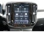 Volvo XC40 2.0 B4 Plus Dark Premium Audio By Harman en Kardon|Trekhaak Semi Elektrisch | Google Services | Verwarmbare Voorruit | Adaptieve Cruise Control Met Stuurhulp | BLIS Dodehoekdetectie | Keyless Entry | Elektrische Achterklep Met Sensorsturing | Verwarmbare Voorstoelen | Stuurverwarming | Park Assist Voor & Achter incl. Achteruitrijcamera