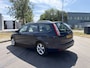Ford Focus Wagon 1.6-16V Comfort 101 PK. Als nieuw rijdende auto van de tweede eigenaar !!! Airco werkt goed !! Alle keuringen toegestaa !